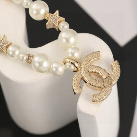 Charming Gold Tone Necklace with Pearl & Crystal Adornment - Picture 4 of 7